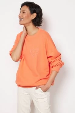 Lucia Heart Stitch Sweatshirt -Fashion Clothing & Accessories cw9708evr cha7238 vlntne retouch 5